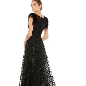 MAC DUGGAL EMBELLISHED FEATHER CAP SLEEVE BETEAU A LINE GOWN